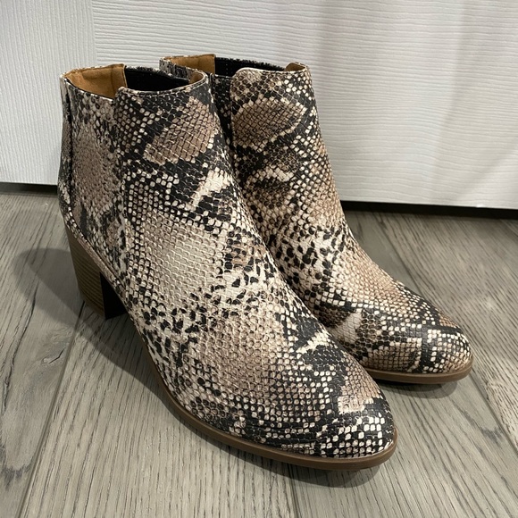 Snake Print Booties Like New - Picture 1 of 4